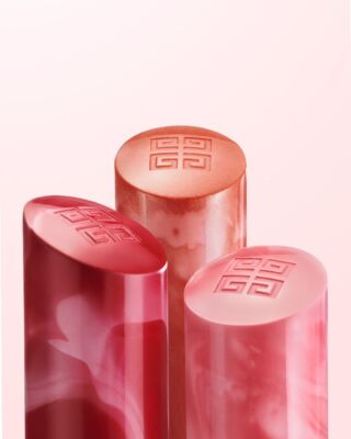 Glowy finish, ultimate comfort.

Rose Perfecto’s marbled texture glides over the lips for a fresh, skincare- infused color and a glowy, natural finish.

💄 Discover the most couture lipbalm from Givenchy @davidjonesstore

www.davidjones.com/brand/givenchy/beauty

#Givenchy #GivenchyBeauty #RosePerfecto #GivenchyMakeup #CosmaxPrestige
